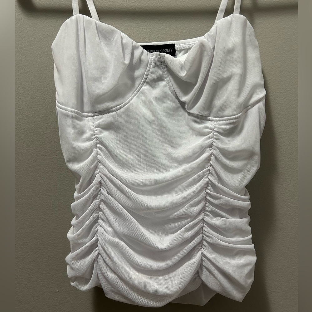 White top - Picture 2 of 4